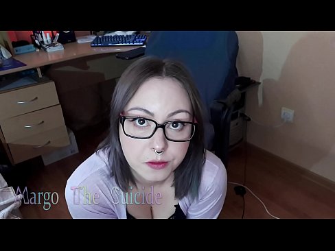 ❤️ 안경을 쓴 섹시한 여자가 카메라에 딜도를 빤다. ❌ 포르노 ko.tubesexer-com.ru에서